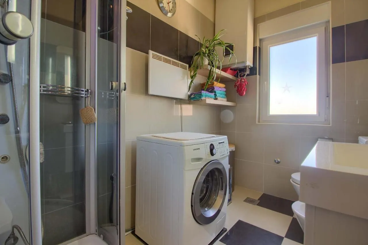 Lovely Holiday Home Pjacal II With Pool In Pula