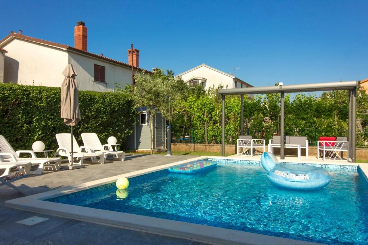 Lovely Holiday Home Pjacal II With Pool In Pula Apartment