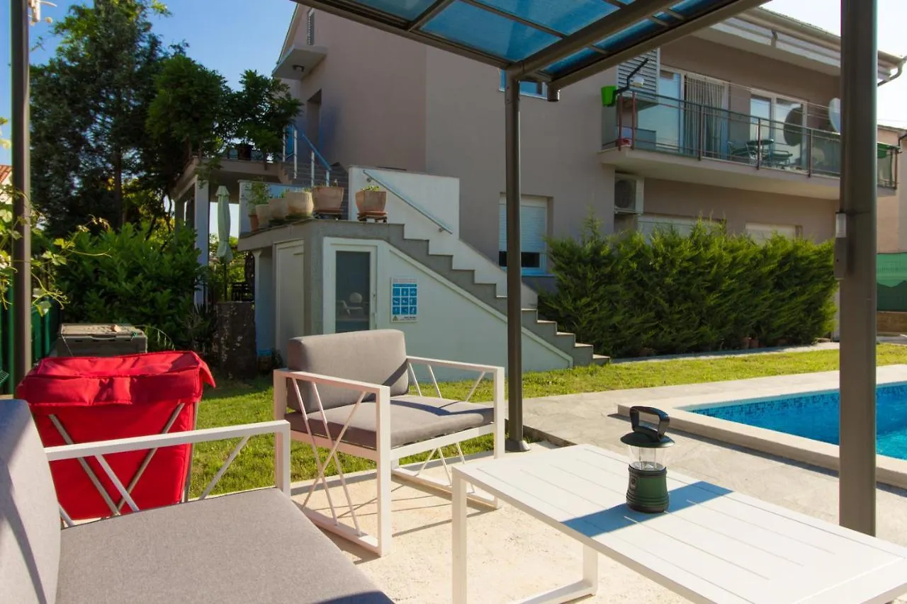 Lovely Holiday Home Pjacal II With Pool In Pola 0*,  Croazia