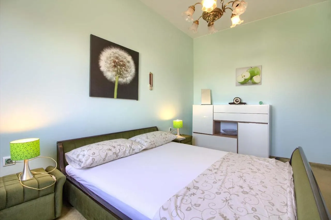 Apartment Lovely Holiday Home Pjacal II With Pool In Pula