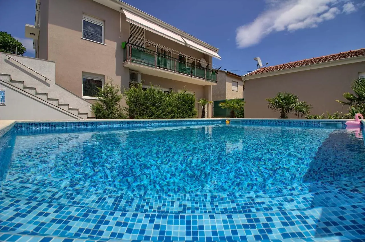 Apartment Lovely Holiday Home Pjacal II With Pool In Pula