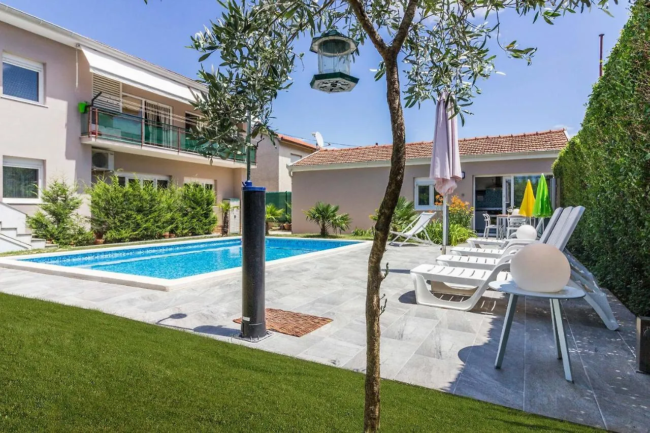 Lovely Holiday Home Pjacal II With Pool In Pula 0*,
