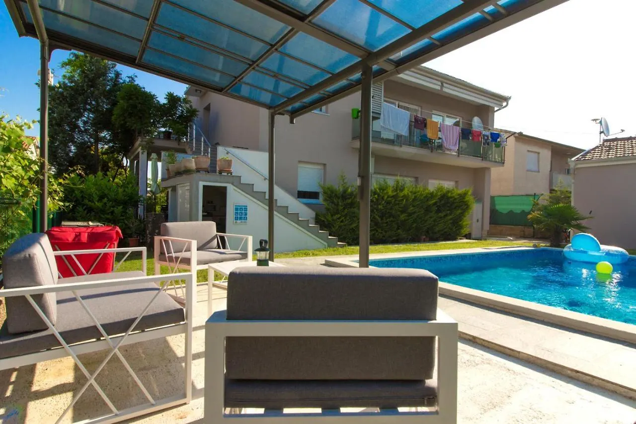 Lovely Holiday Home Pjacal II With Pool In Pula Apartment