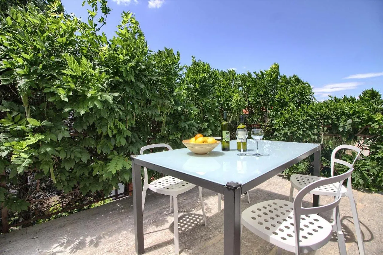 Lovely Holiday Home Pjacal II With Pool In Pula