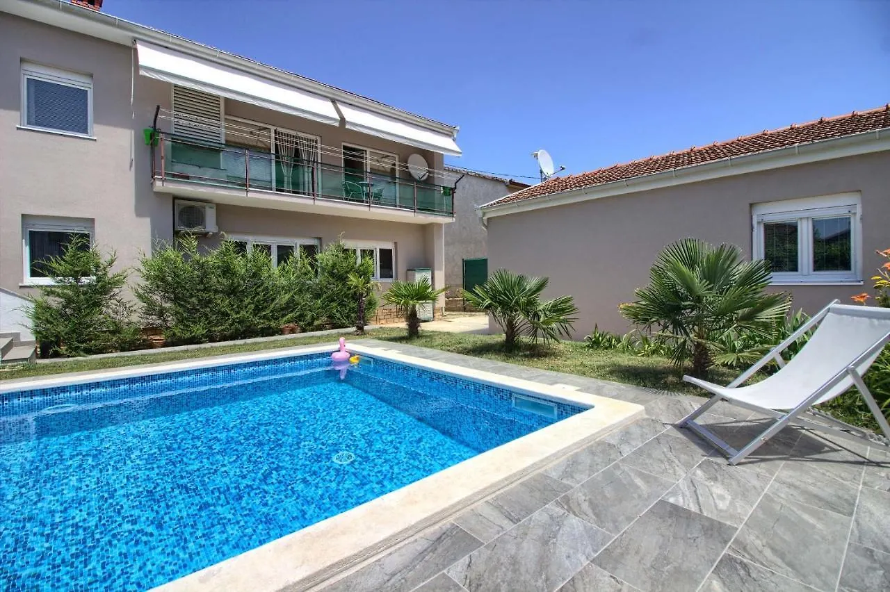 Apartment Lovely Holiday Home Pjacal II With Pool In Pula