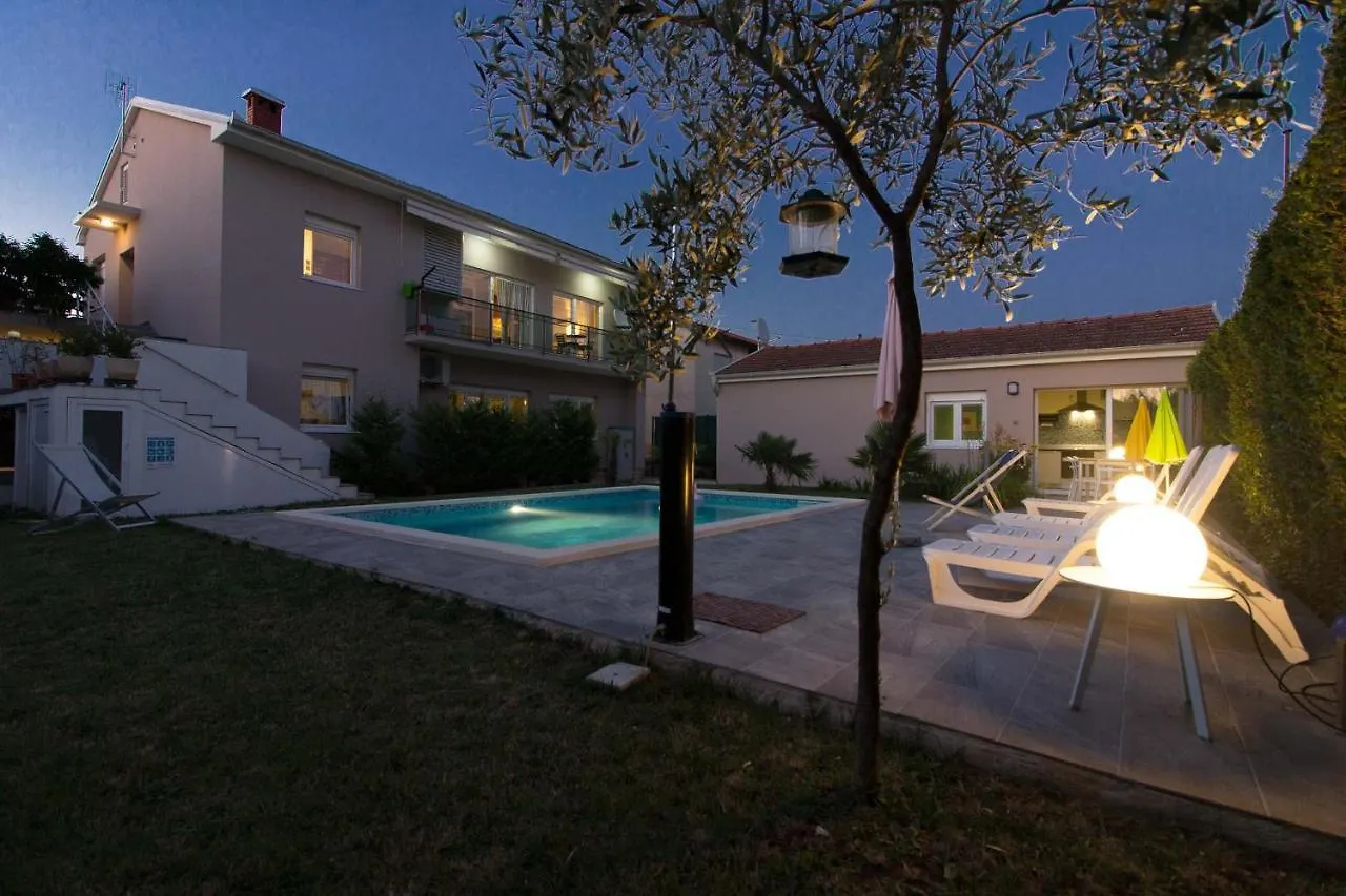 Apartment Lovely Holiday Home Pjacal II With Pool In Pula