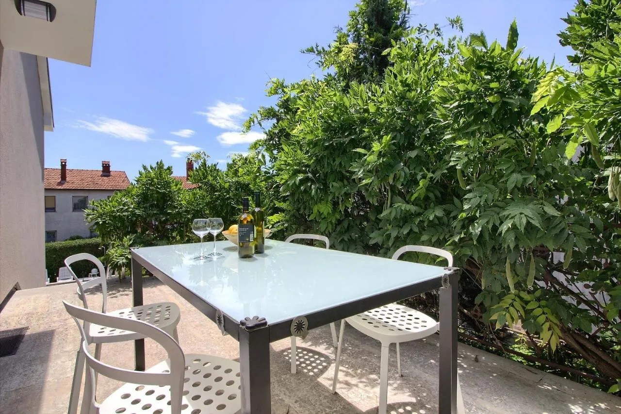 Apartament Lovely Holiday Home Pjacal II With Pool In Pula Chorwacja